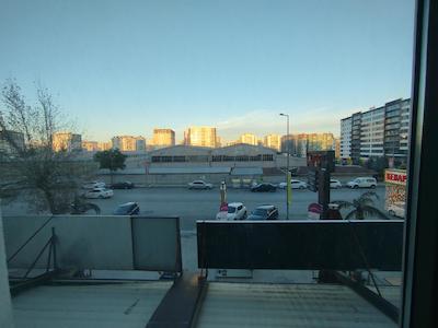 AKIN 688'DE KIRALIK CADDE CEPHELI 1+1 DAIRE