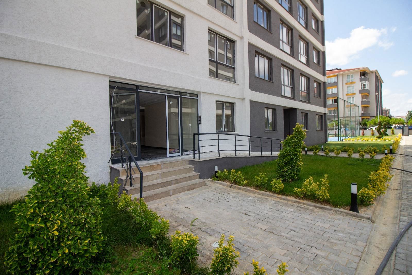 ÇORLU SİTE İÇİNDE HAVUZ CEPHELİ 1+1 EŞYALI KİRALIK DAİRE