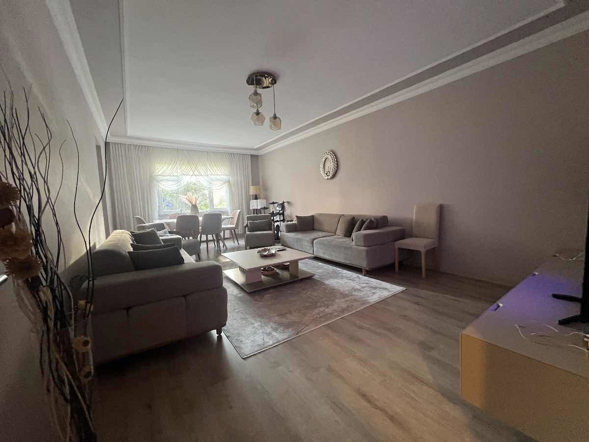 BARIŞ MAHALLESİ OTOBÜS DURAKLARININ ARKASINDA METROBÜSE YÜRÜME MESAFESİNDE SATILIK 3+1  DAİRE