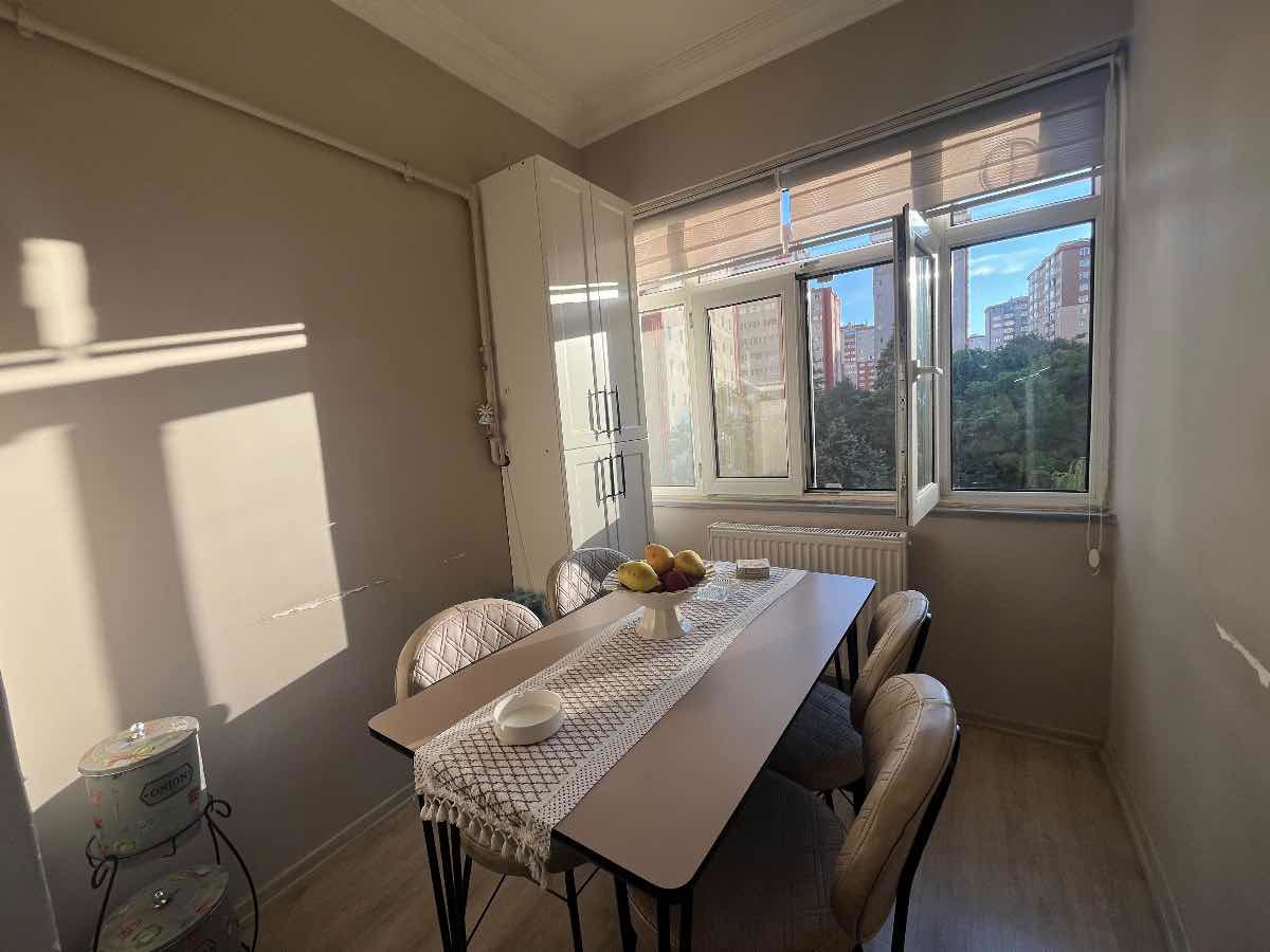 BARIŞ MAHALLESİ OTOBÜS DURAKLARININ ARKASINDA METROBÜSE YÜRÜME MESAFESİNDE SATILIK 3+1  DAİRE