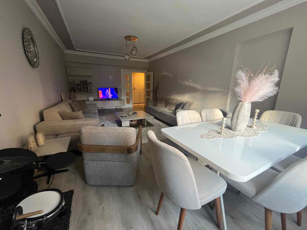 BARIŞ MAHALLESİ OTOBÜS DURAKLARININ ARKASINDA METROBÜSE YÜRÜME MESAFESİNDE SATILIK 3+1  DAİRE