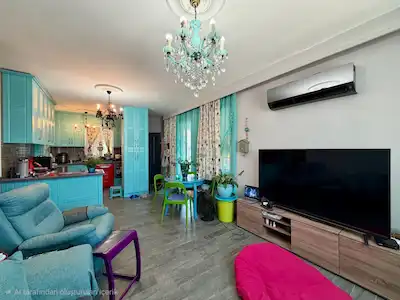 KUŞADASI MERKEZ’DE SATILIK LIMAN MANZARALI TERASLI ŞIRIN 2+1 EŞYALI DAIRE 