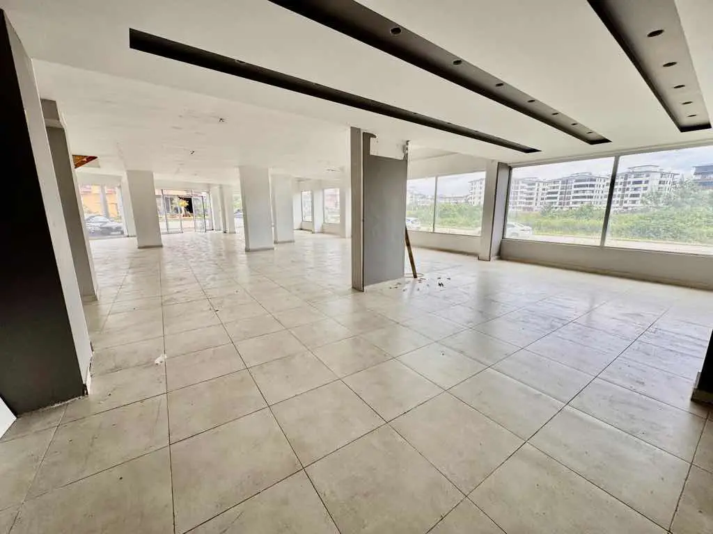 ÇARŞAMBA BARAJ YOLU ÜZERİNDE 450M² GENİŞ CEPHELİ KİRALIK DÜKKAN / SHOWROOM