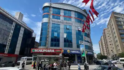 ESENYURT BAĞLARÇEŞME TASARIMCILAR İŞ MERKEZİ’NDE KİRALIK 1+1 OFİS