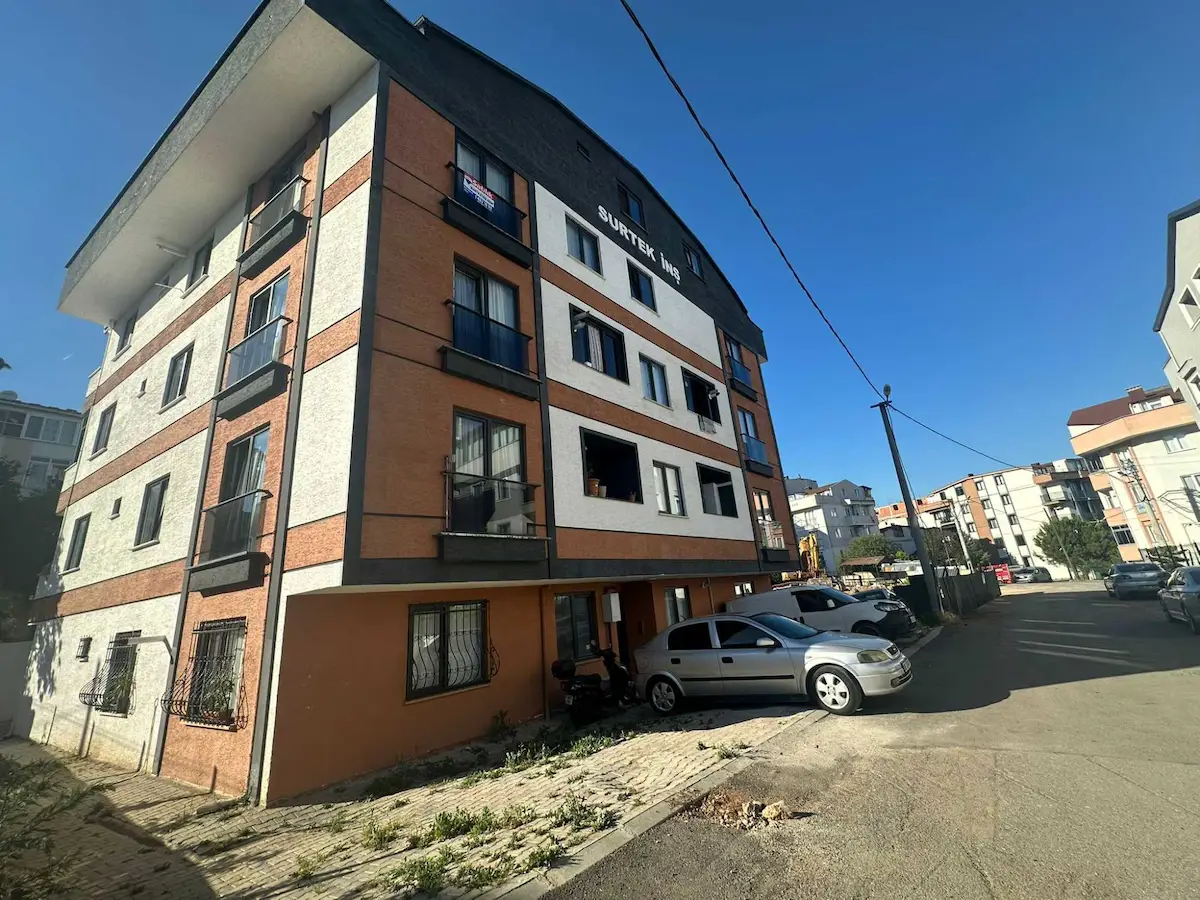 RE/MAX SELHATTIN'DEN MEVLANA MAHALLESINDE 3,5+1 TERASLI DAIRE