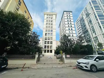 KADIKÖY FENERYOLU’NDA 4+1 | 145 M² NET | 2019 YAPIM | 3 CEPHELİ, BALKONLU, MERKEZİ ISITMALI