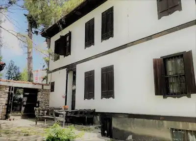 TARİHİ KONAK 3,5 DÖNÜM ARSA İÇİNDE EŞŞİZ KONUMDA