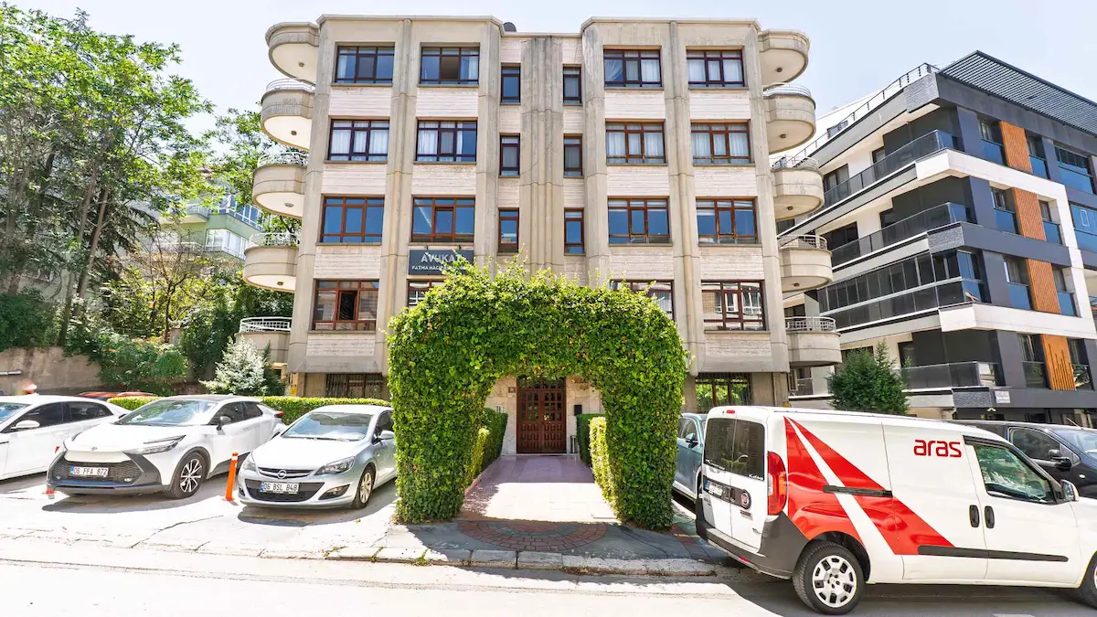 AZİZİYE MAHALLESİ,KULOĞLU SOKAK'TA,YAPILI,4,5+1 SATILIK MESKEN
