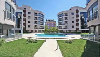 LİMAN MAH. DENIZE YÜRÜME SITE IÇI SATILIK  2+1 ARA KAT 