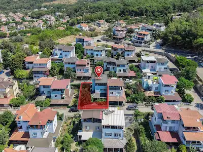 URLA YAĞMURKENT SITESINDE YENILENMIŞ MÜSTAKIL 3+1 VILLA
