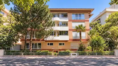 BAĞDAT CADDESİ ZARA'YA YAKIN  4+1 | 140 M² NET | 3 CEPHELİ | BOŞ, EŞYASIZ SATILIK DAİRE