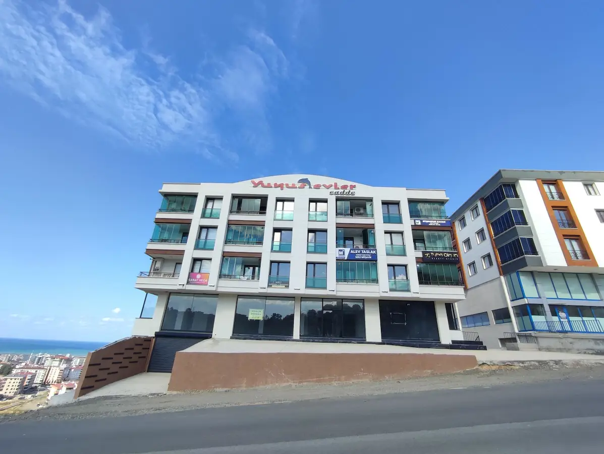 REMAX PARLA’DAN RTE BULVARINA CEPHE KİRALIK 1+1 OFİS