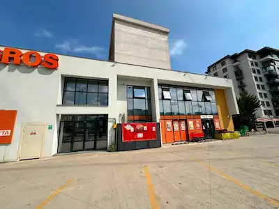 KARŞIYAKA SPOR TESİSLERİ KARŞISI, ANAYOL KENARI 106 M² YENİ OFİS