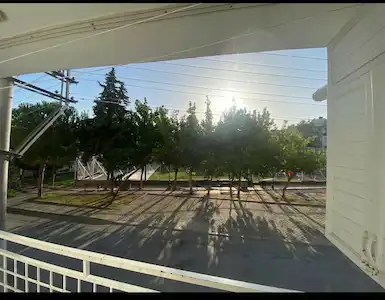 KARABAĞLAR KAZIM KARABEKİR’DE ÜZÜMCÜ OKULU YAKINI ÖNÜ AÇIK KİRALIK 3+1  DAİRE 