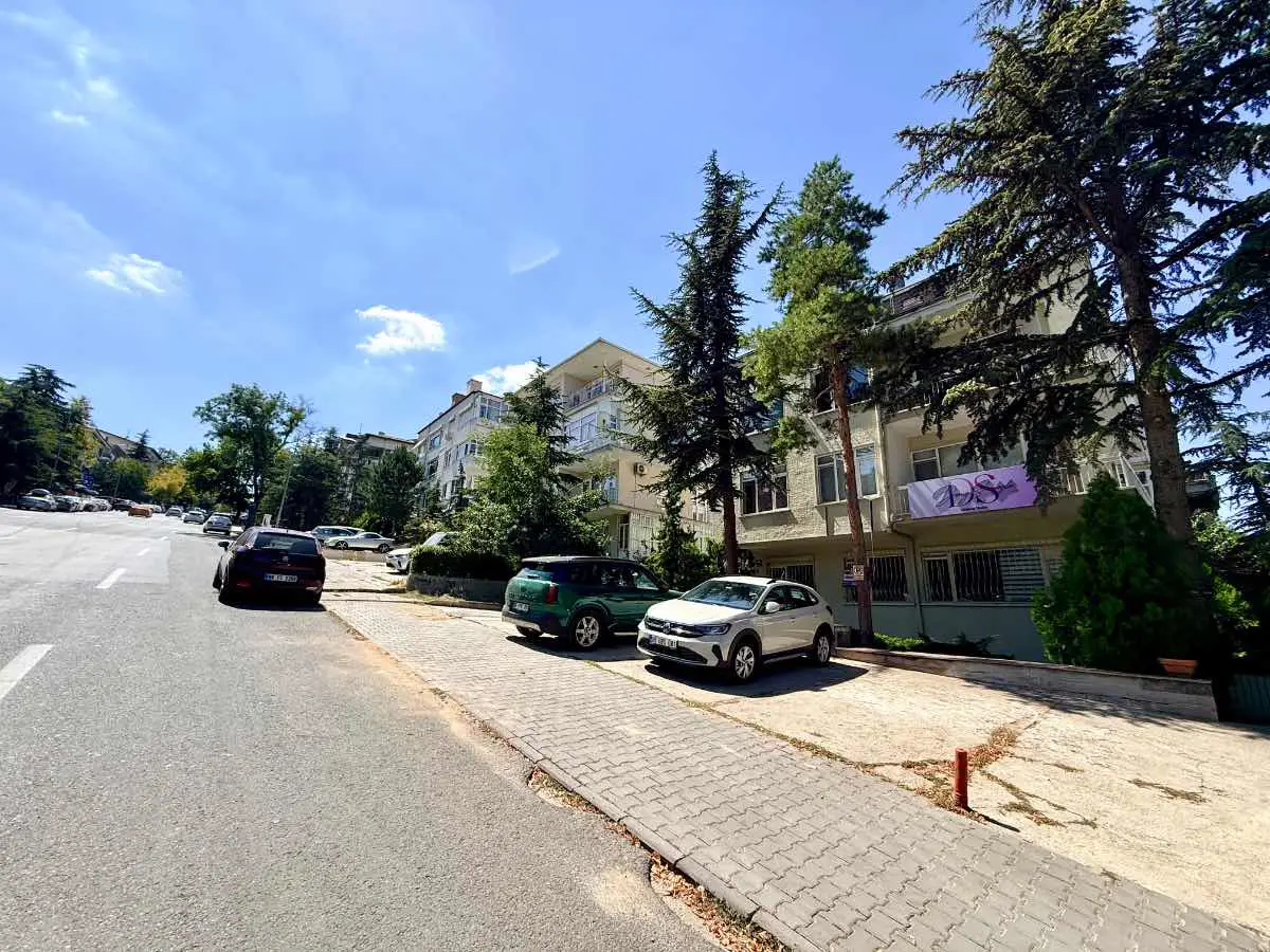 GAZİOSMANPAŞA NENEHATUN CADDESİ ÜZERİ GİRİŞ KAT 3+1 125 M² BRÜT BALKONLU