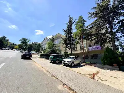 GAZİOSMANPAŞA NENEHATUN CADDESİ ÜZERİ GİRİŞ KAT 3+1 125 M² BRÜT BALKONLU