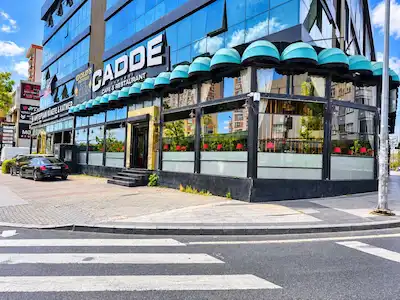 DOĞAN ARASLI BULVARINDA CADDE ÜZERI ÇIFT CEPHE DEVREN KIRALIK CAFE RESTORANT