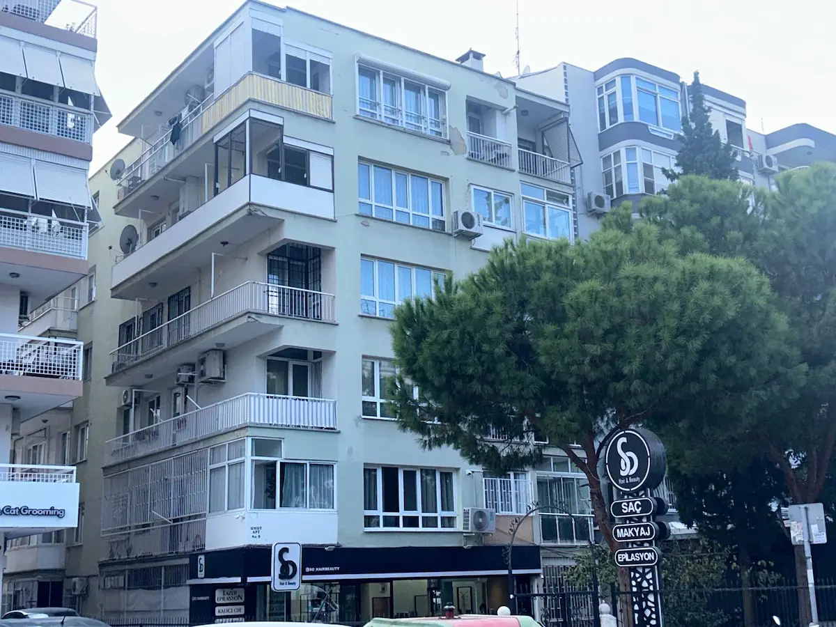 KARŞIYAKA ATATÜRK BULVARI ÜZERINDE, ÇIFT CEPHE, SATLIK BOŞ 3+1
