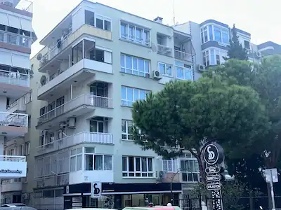 KARŞIYAKA ATATÜRK BULVARI ÜZERINDE, ÇIFT CEPHE, SATLIK BOŞ 3+1