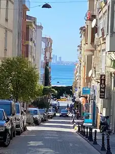 KADIKÖY MERKEZDE DENİZ MANZARALI 2+1 FIRSAT DAİRE