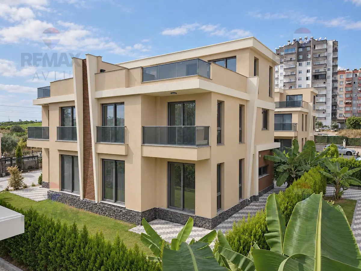 REMAX AVLU’DAN MEZİTLİ KUYULUK’TA 5+1 TRİPLEKS VİLLA