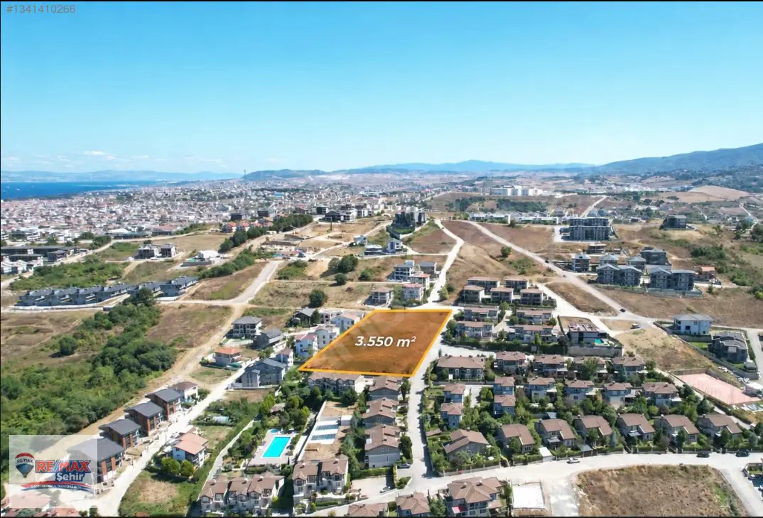 REMAX ŞEHİRDEN KADIKÖY'DE 3550 M2 İMARLI SATILIK ARSA