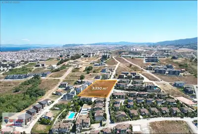 REMAX ŞEHİRDEN KADIKÖY'DE 3550 M2 İMARLI SATILIK ARSA