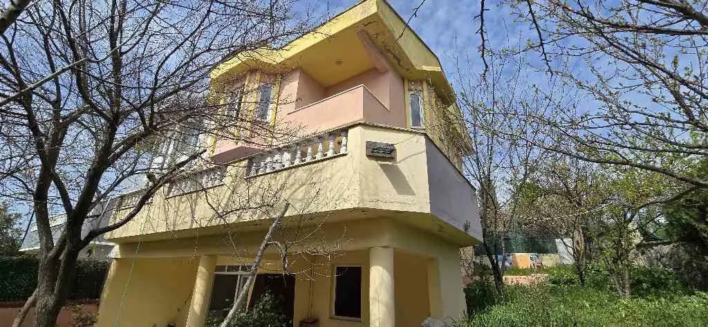 GÜZELCE'DE MORAL VİLLA SİTESİNDE 5+2 393M2 SATILIK VİLLA