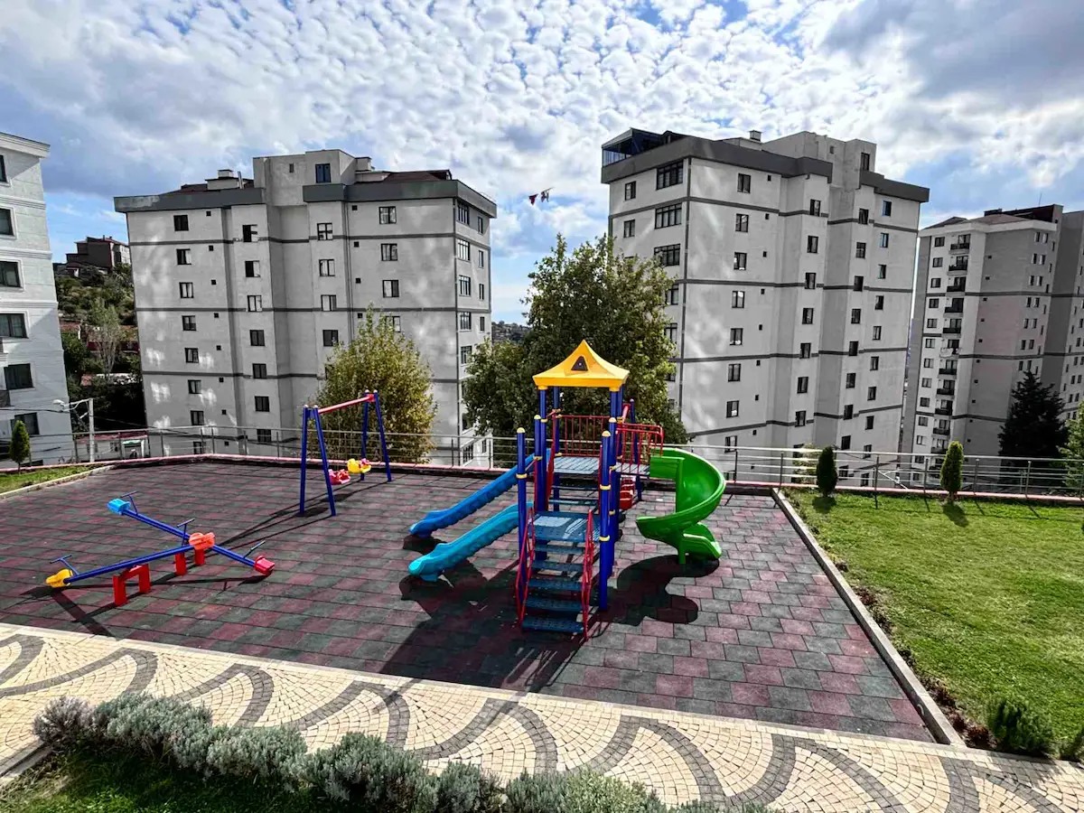 ŞEHRİ DENİZ SİTESİ LEBİ DERYA DENİZ MANZARALI KİRALIK 1+1 DAİRE 2
