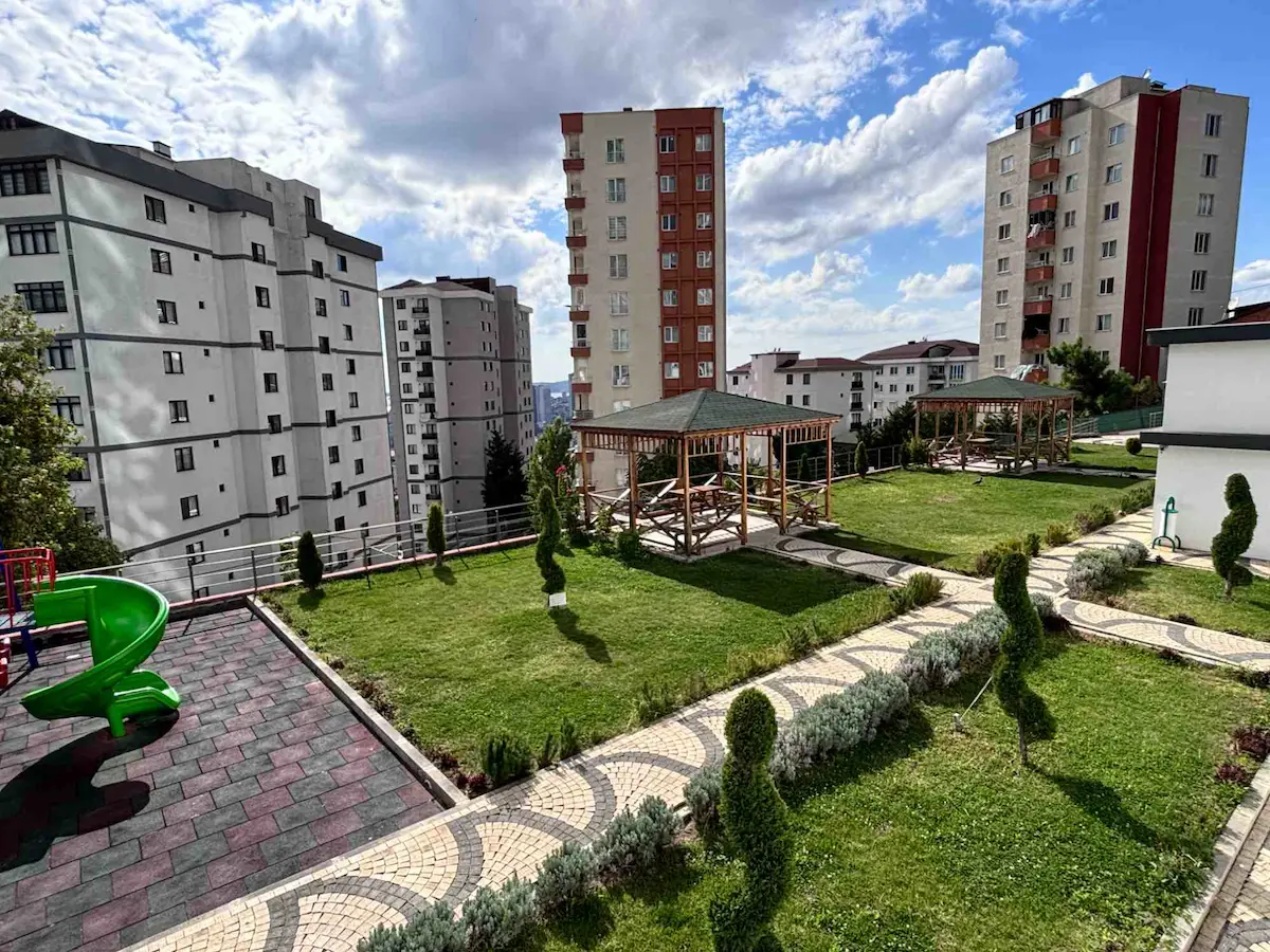 ŞEHRİ DENİZ SİTESİ LEBİ DERYA DENİZ MANZARALI KİRALIK 1+1 DAİRE 3