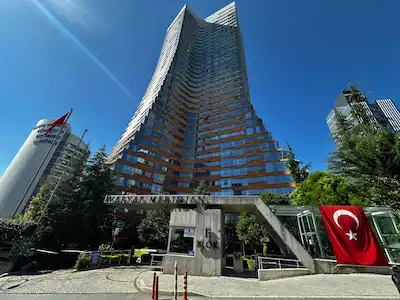 VARYAP MERIDIAN'DA HEMEN TAŞINMAYA HAZIR LÜKS EŞYALI YÜKSEK KAT