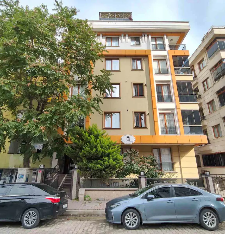 REMAX PRO DAN BAHÇELİEVLER DEVLET HASTANESİ ARKA SOKAĞI EŞYALI 2+1 EBEVEYN BANYOLU