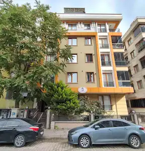 REMAX PRO DAN BAHÇELİEVLER DEVLET HASTANESİ ARKA SOKAĞI EŞYALI 2+1 EBEVEYN BANYOLU