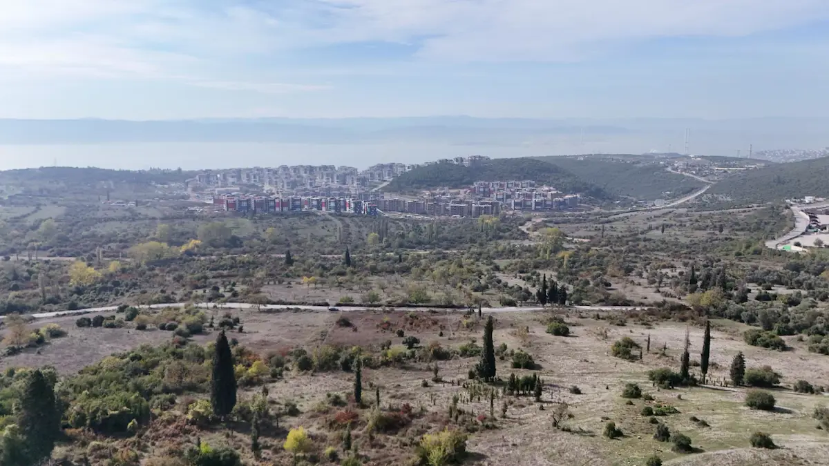 DILOVASI TAVŞANCIL'DA ASFALT YOLA CEPHELI,T 4.164M2 SATILIK ARSA