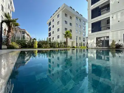 BÜYÜKÇEKMECE'DE LÜKS SİTEDE SATILIK 2+1 BAHÇE KATI - REMAX KAYA