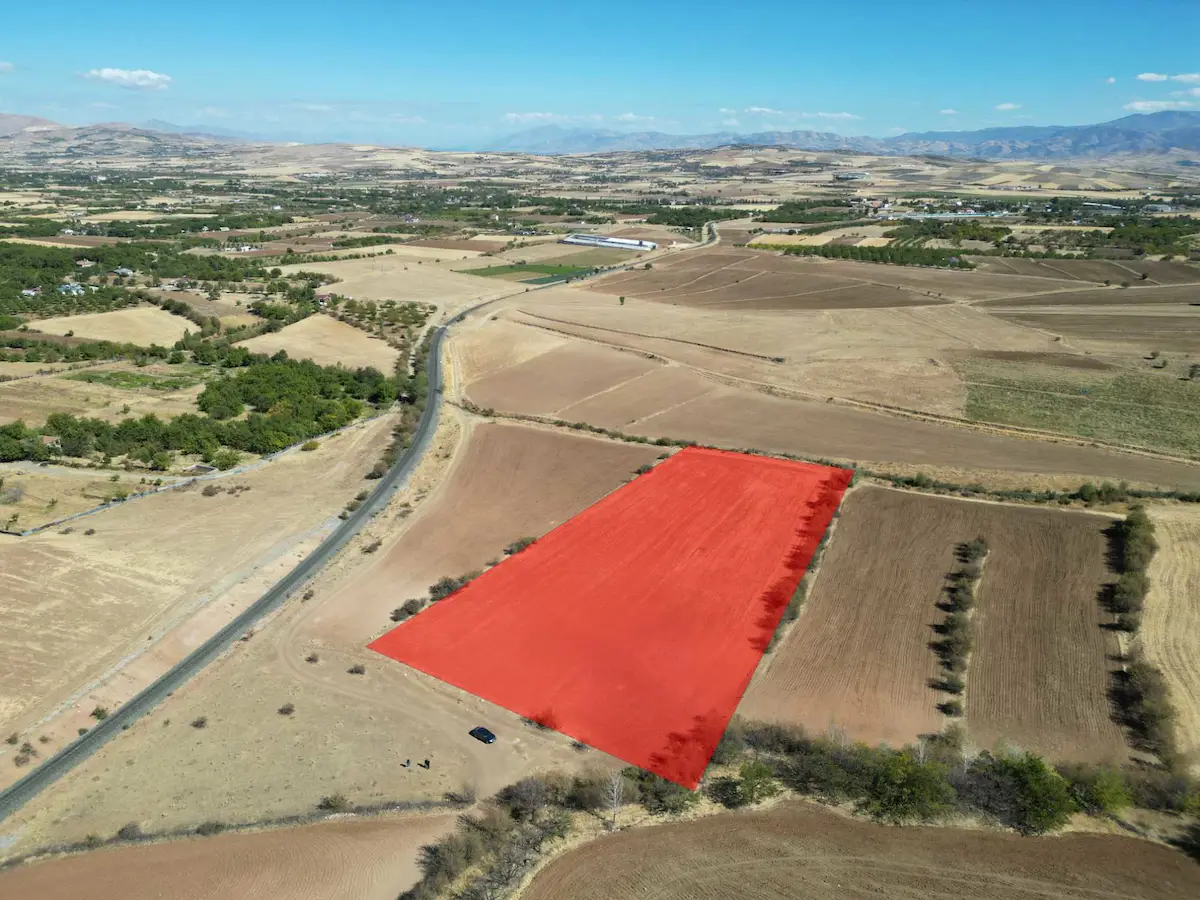 REMAX DOĞUDAN HANKENDİ EKRÜZDE 11.021M2 SATILIK FIRSAT SULUTARLA