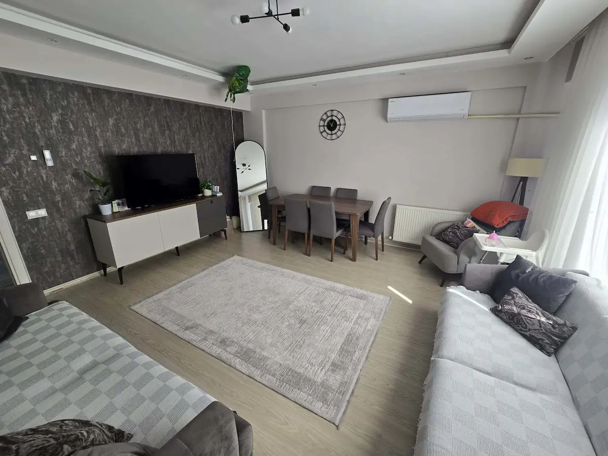 BUCA HÜRRİYET MAH İZBAN YAKINI ASANSÖRLÜ 3+1 130 M2 SATILIK DAİRE