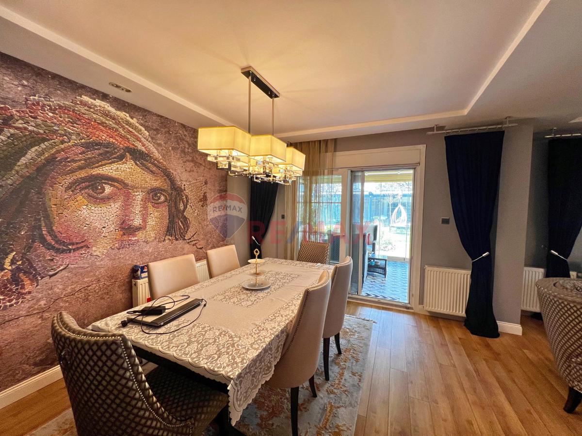 4-STOREY GARDEN FOR SALE IN SITE IN BÜYÜKÇEKMECE SİNANOBADA 6+2 VILLA