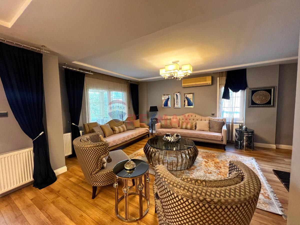 4-STOREY GARDEN FOR SALE IN SITE IN BÜYÜKÇEKMECE SİNANOBADA 6+2 VILLA