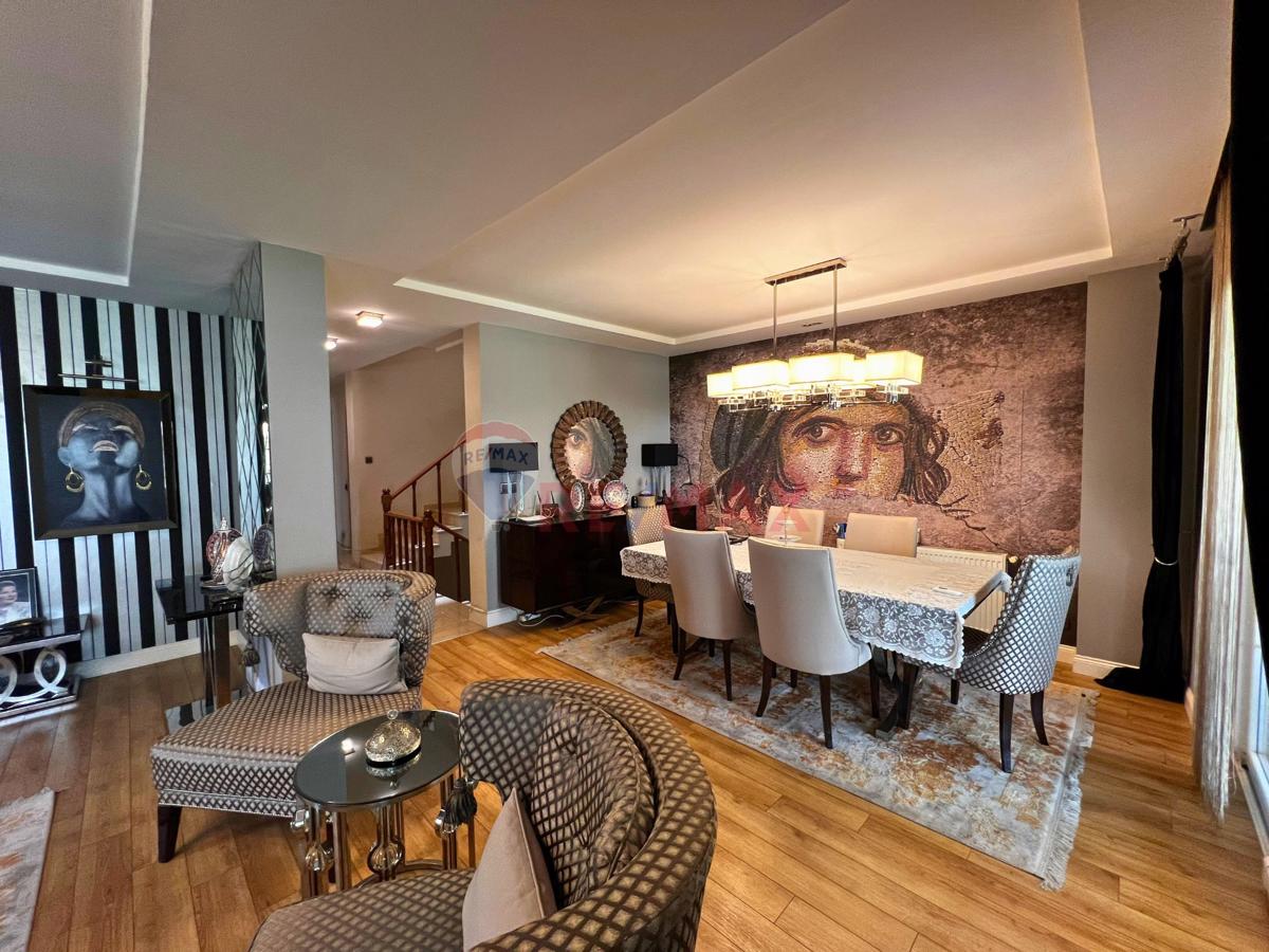 4-STOREY GARDEN FOR SALE IN SITE IN BÜYÜKÇEKMECE SİNANOBADA 6+2 VILLA