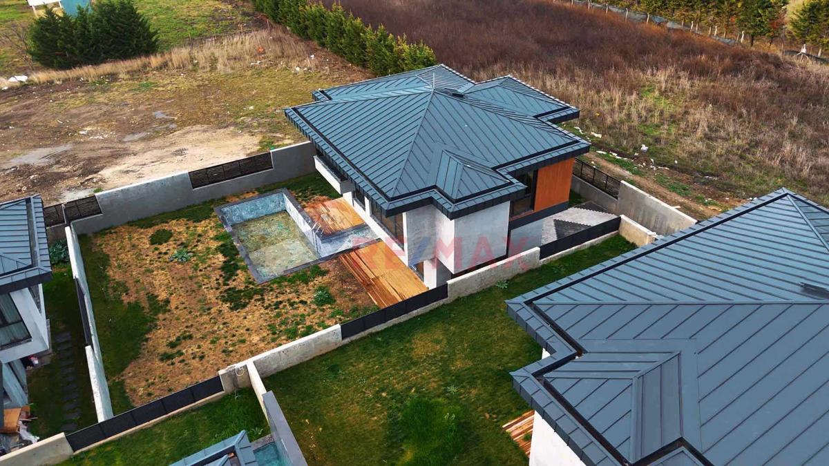 Doğayla İç İçe Lüks: Silivri Ortaköy’de 500 m² Havuzlu, Bahçeli, 4+1 Müstakil Villa