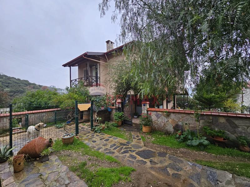 YELKI'DE SITE İÇINDE 4+1 SATILIK HAVUZLU VILLA