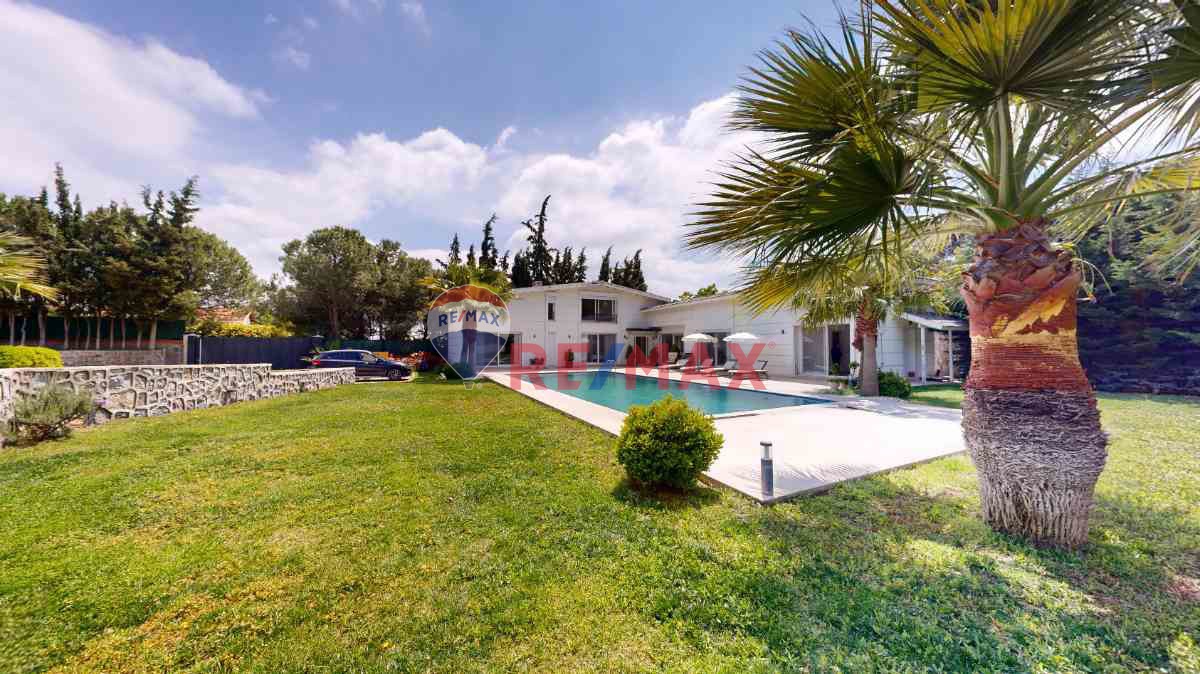 İZMİR URLA YAĞCILAR'DA, MÜSTAKİL HAVUZLU, BAHÇELİ, 4+1 EŞYALI KİRALIK VİLLA