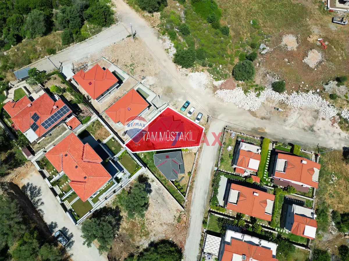 SAİP KÖYÜ'NDE MÜSTAKİL DENİZ VE DOĞA MANZARALI TRİPLEKS VİLLA