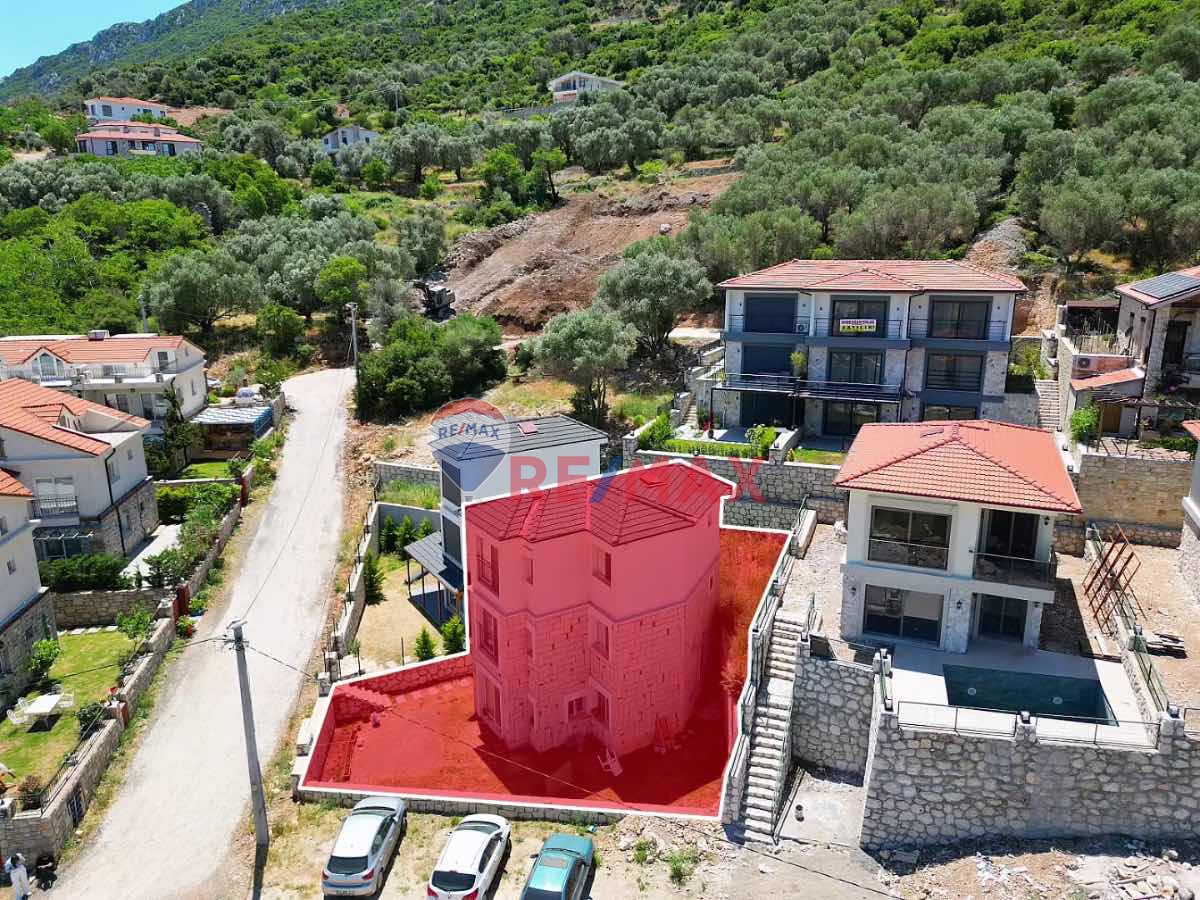 SAİP KÖYÜ'NDE MÜSTAKİL DENİZ VE DOĞA MANZARALI TRİPLEKS VİLLA