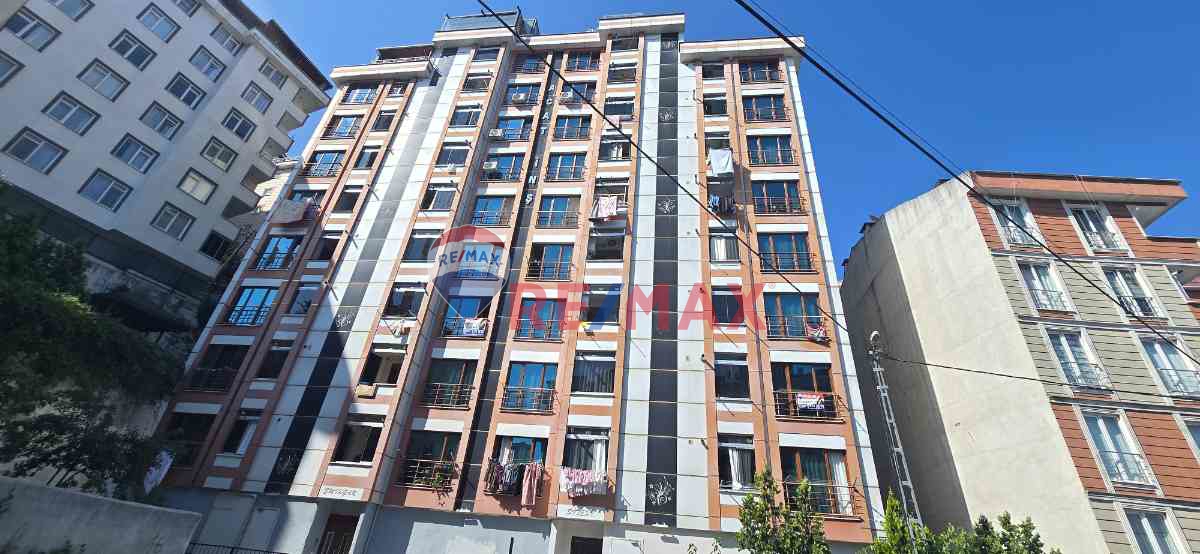 REMAXPRO ÖZLEM CANER'DEN EYÜPSULTAN ÇIRÇIRDA FIRSAT 2+1 DAİRE