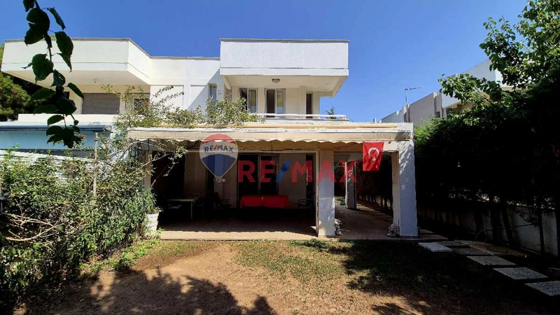 ÇEŞME ALTINYUNUS’TA 350 M² ARSA İÇİNDE 3+1  VİLLA