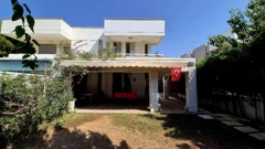 ÇEŞME ALTINYUNUS’TA 350 M² ARSA İÇİNDE 3+1  VİLLA