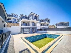 AKBÜKTE FULL DENİZ MANZARALI DOĞA İÇİNDE TRİPLEX VİLLA