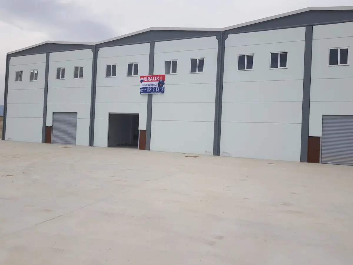 REMAX FORCE'DAN BOZBURUNDA KİRALIK FABRİKA HOLLERİ